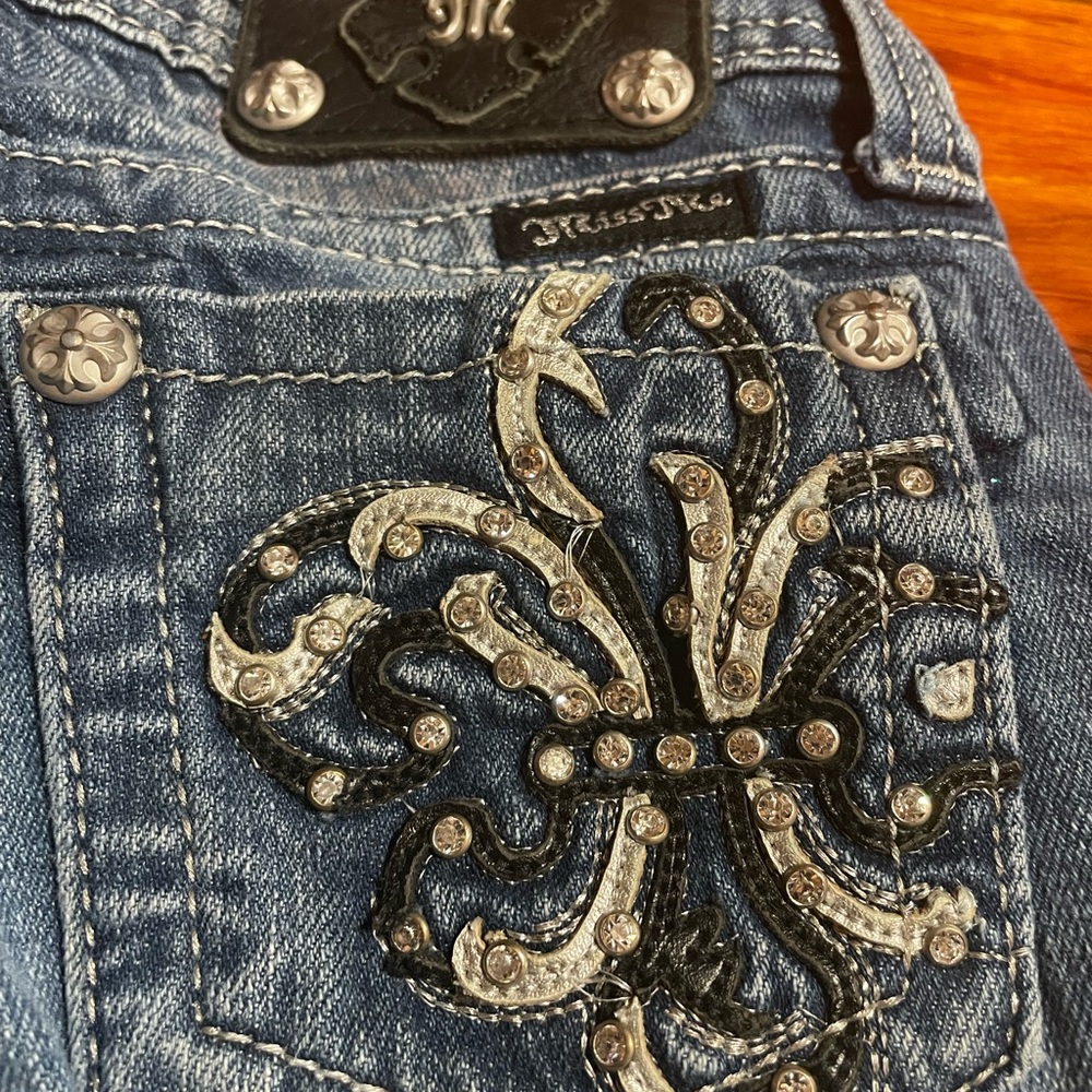 Miss Me Capri w/Fleur deLis on back pockets Girls sz 12